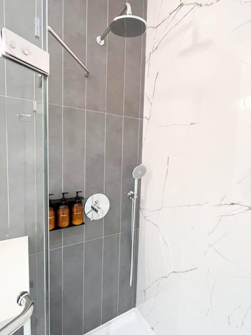 Apartamento New Beautiful Modern One Bedroom In Brooklyn At Rem-casa Nova York