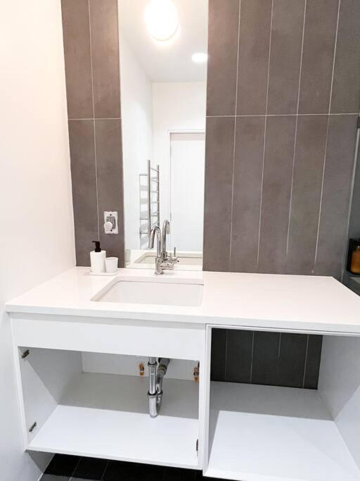 New Beautiful Modern One Bedroom In Brooklyn At Rem-casa Apartamento Nova York