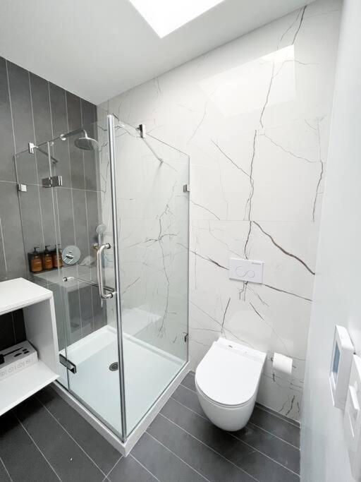 New Beautiful Modern One Bedroom In Brooklyn At Rem-casa Apartamento